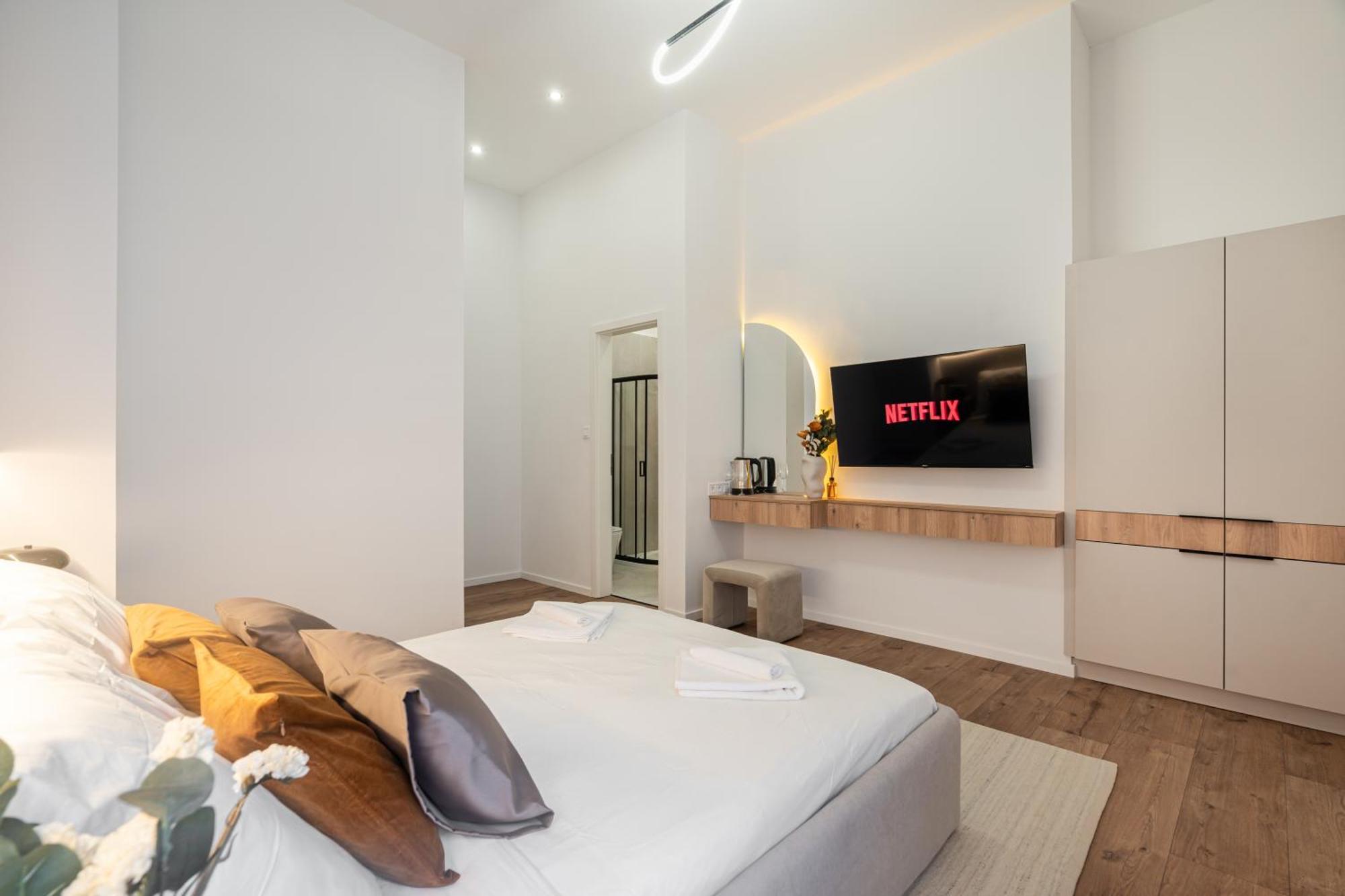 You Boutique Suites, Best Location By Bqa Budapest Exterior photo